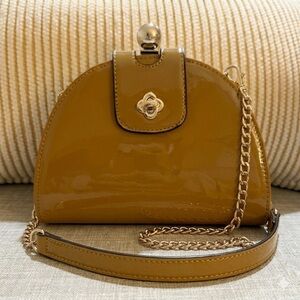 ✨ Retro Mustard Patent Half-Moon Crossbody Bag - Vintage Vibe! ✨